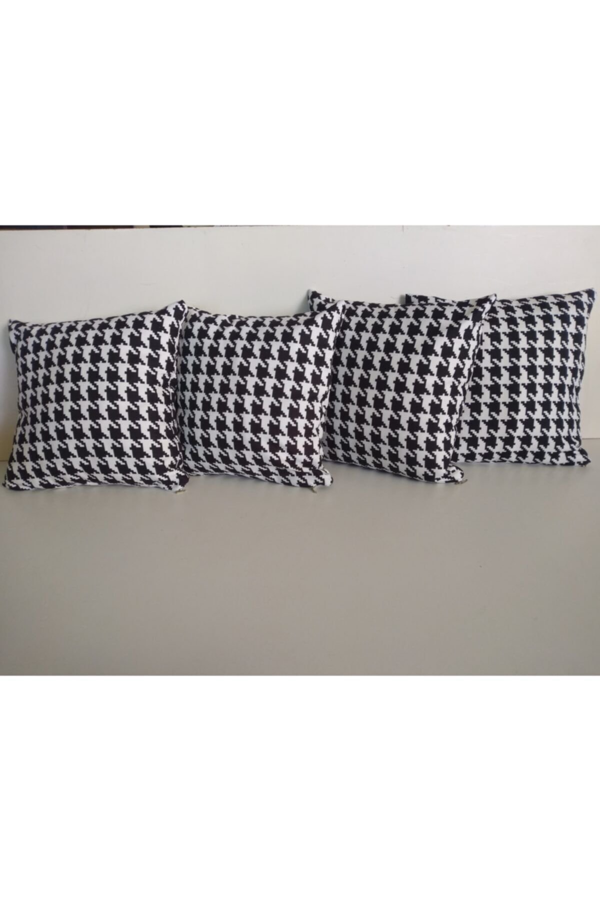 Iri Kazayağı Desenli Kırlent Kılıfı 4 Adet