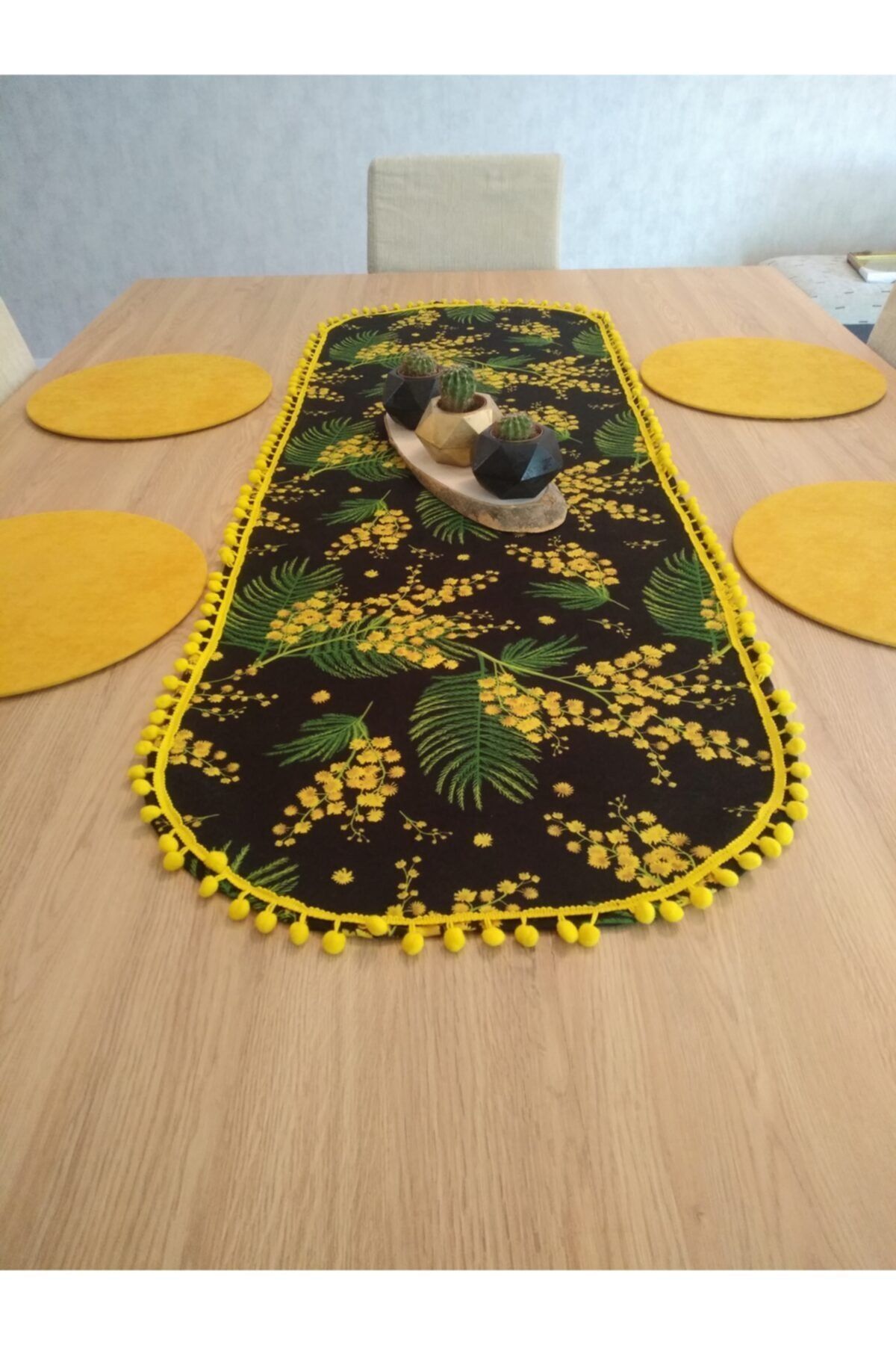 Mimoza Çiçek Desenli Sarı Ponponlu Runner ve Sarı Renk Supla 4