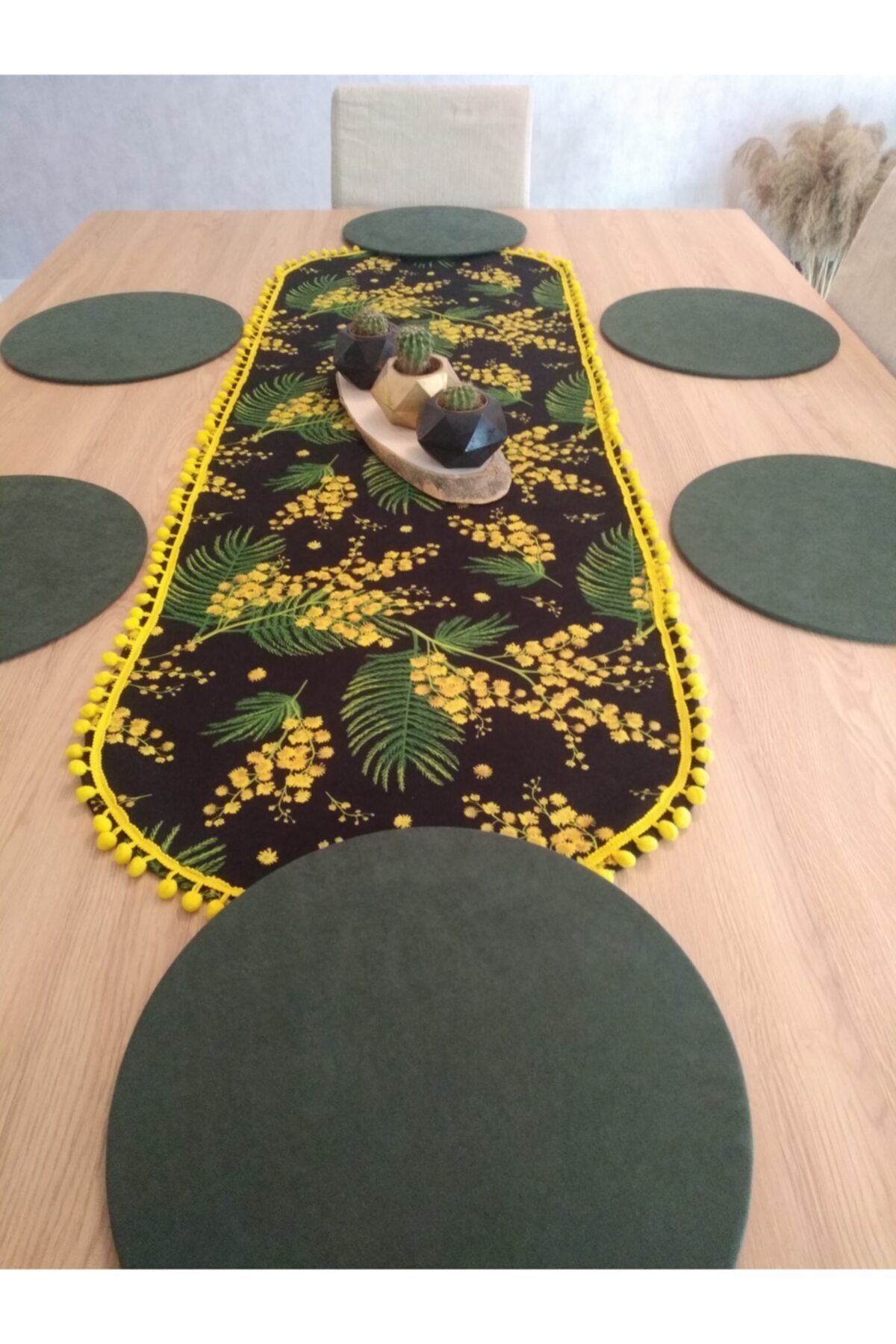 Mimoza Çiçek Desenli Sarı Ponponlu Runner ve Koyu Yeşil Renk Supla 6