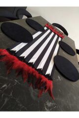 Kırmızı Horoz Tüyü Ve Küpür Detaylı Runner. 6 Siyah Supla