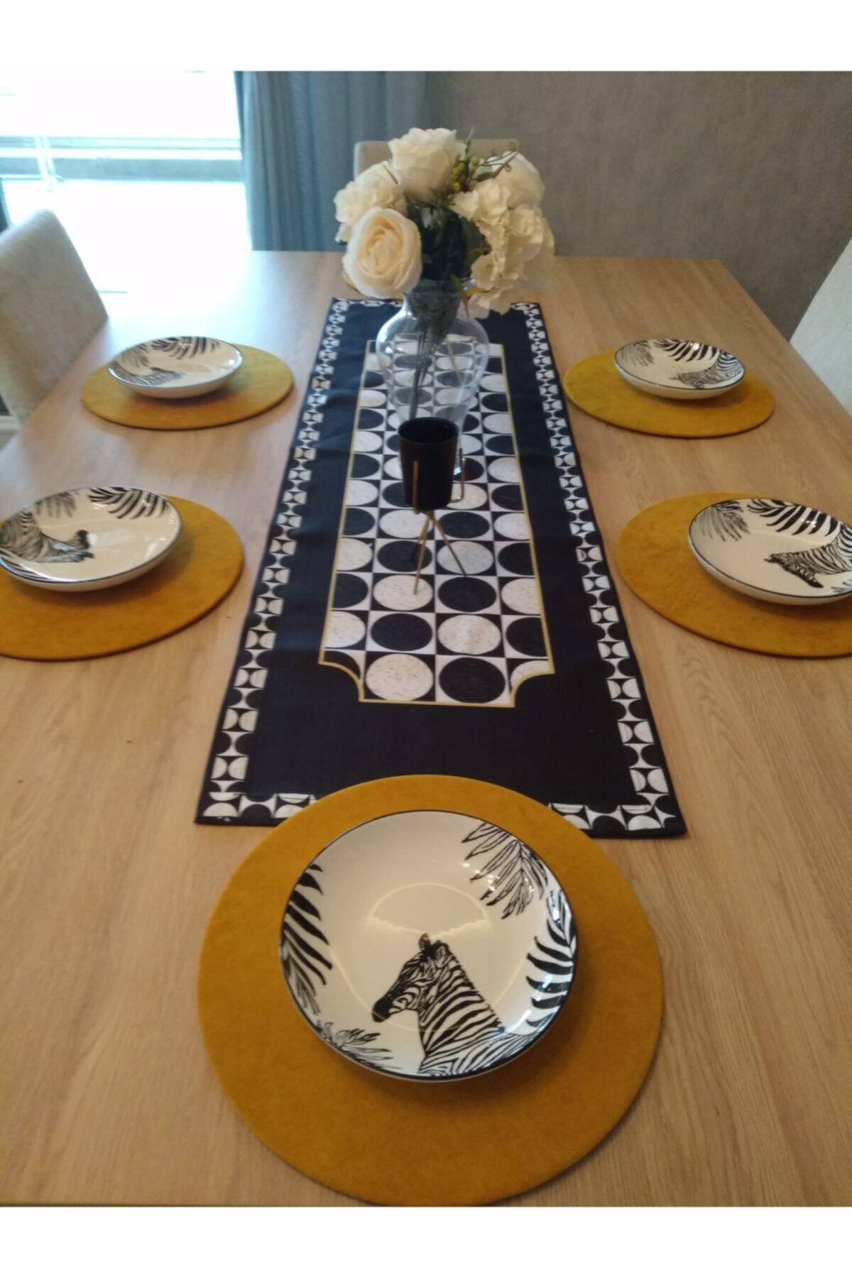 Amerikan Servis Takım, Siyah-beyaz Yuvarlak Pano Desenli Runner, 6 Sarı Supla